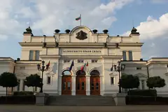 Сградата на Народното събрание и площад „Народно събрание“ в София