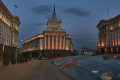 Ларгото в центъра на София с бившия Партиен дом